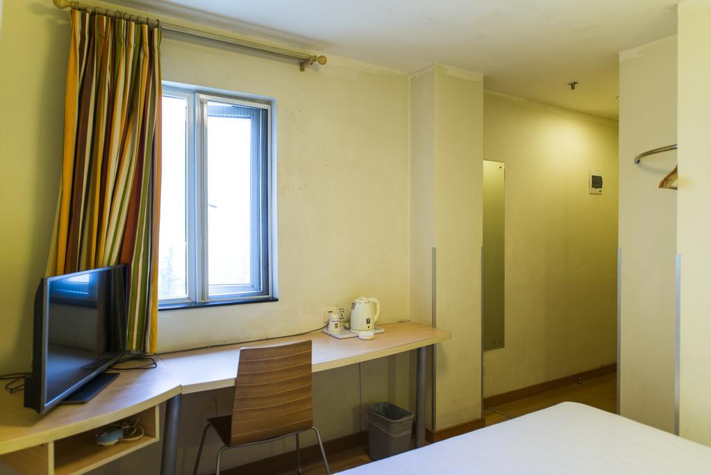 7Days Inn Shanghai Lujiazui Exterior photo
